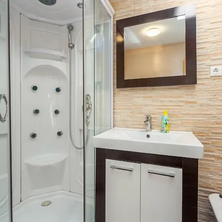 Апартаменти Maria Lussi *