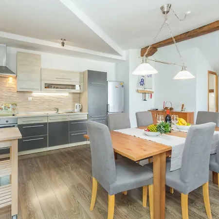 Maria Lussi * Пула